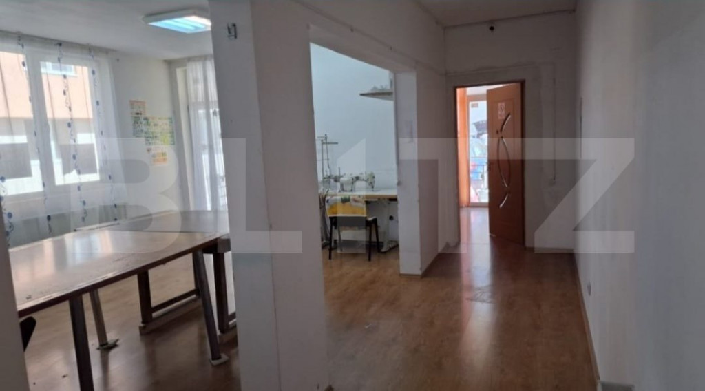 Spatiu comercial, 57 mp utili, parcare inclusa in pret, zona