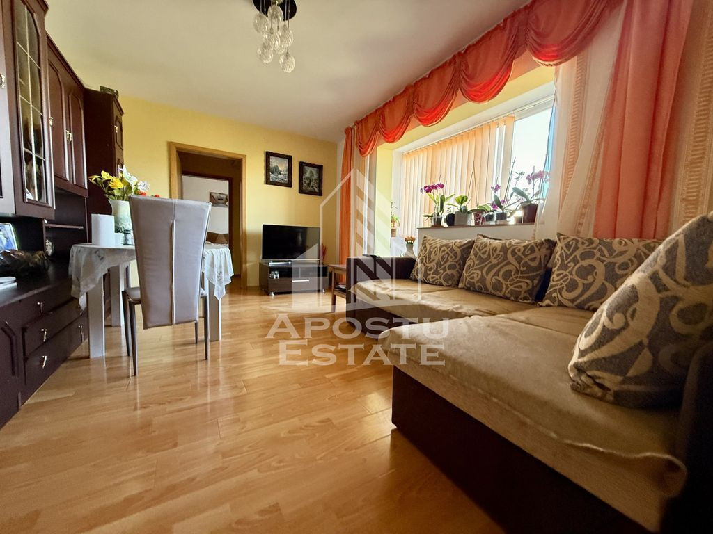 Apartament cu 2 camere, etajul 3, centrala proprie, zona ...