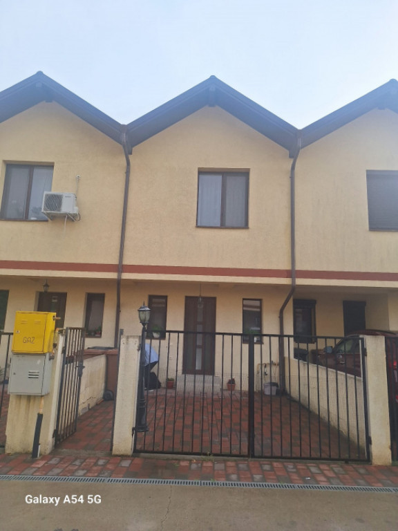 460 Euro! Casa 3 cam decomandate