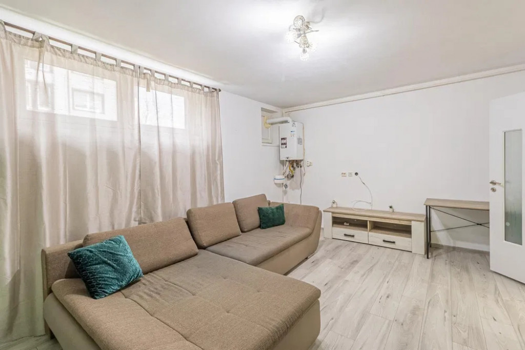 Garsoniera spatioasa Tractorul