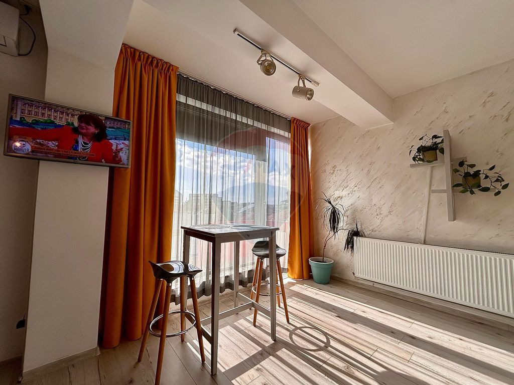 Apartament cu 3 camere de vânzare în zona Ultracentral