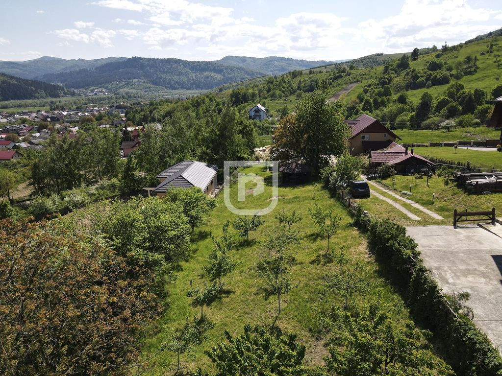 Teren generos cu deschidere la DN17/E58 situat in Gura Hu...