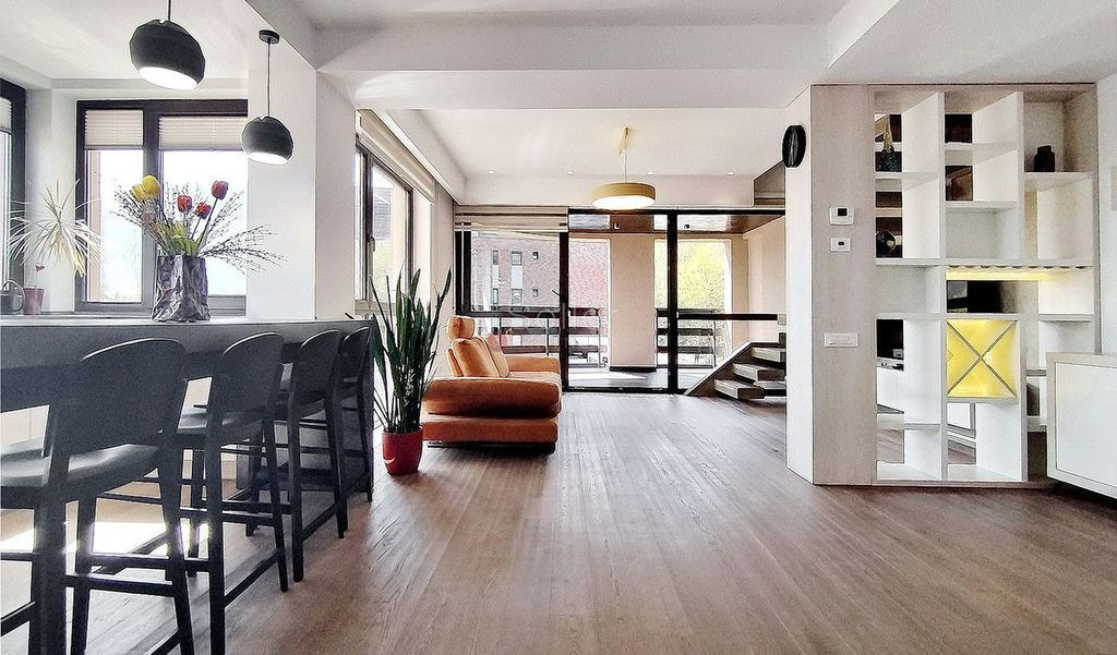 Priveliste Panoramica Spre Oras Si Masivul Tampa