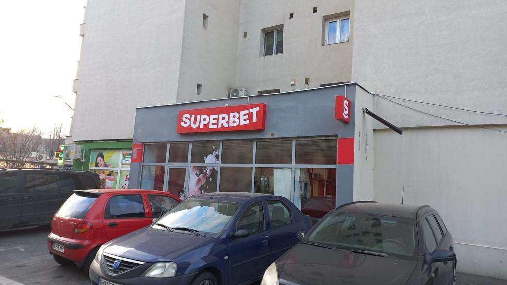 Spatiu comercial e vanzare Piata Resita 335000 Euro-POSIBILI
