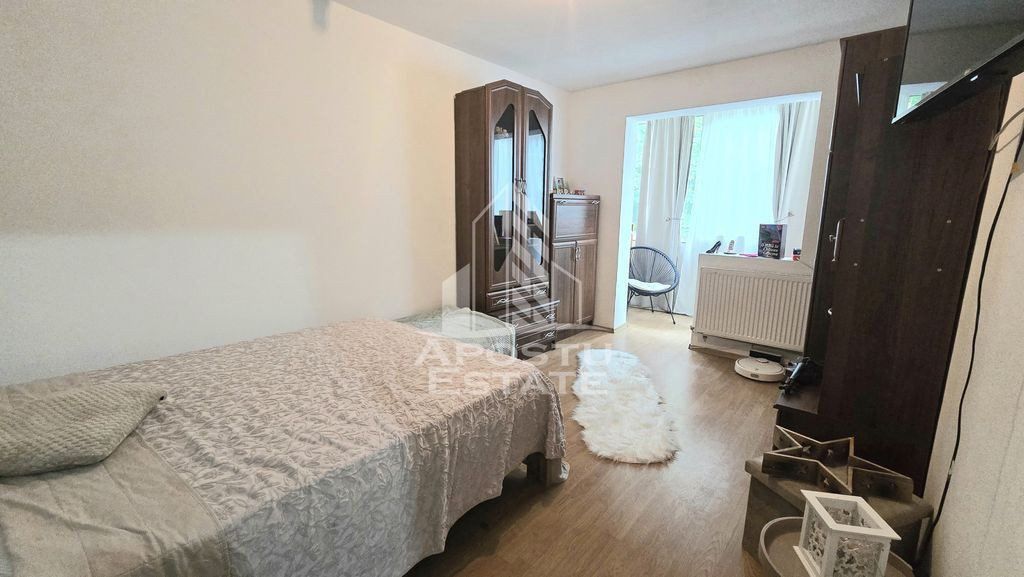 Apartament cu o camera, etaj intermediar, centrala propri...
