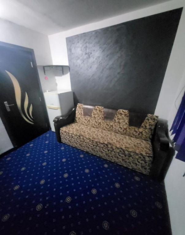 1200 Ron! Garsoniera zona Piata Nicolina