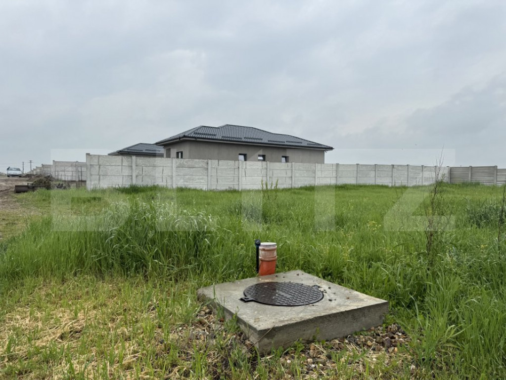 Teren intravilan 600 mp, ansamblu rezidential, apa, curent,