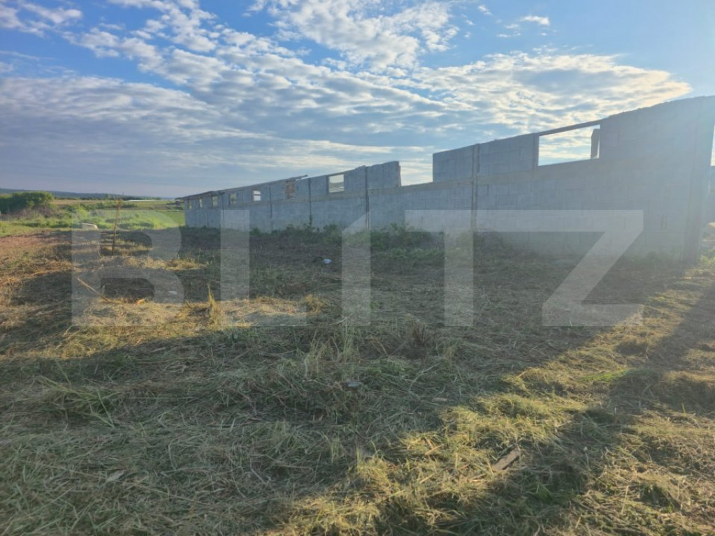 Teren intravilan cu constructie din caramida in Cheriu langa