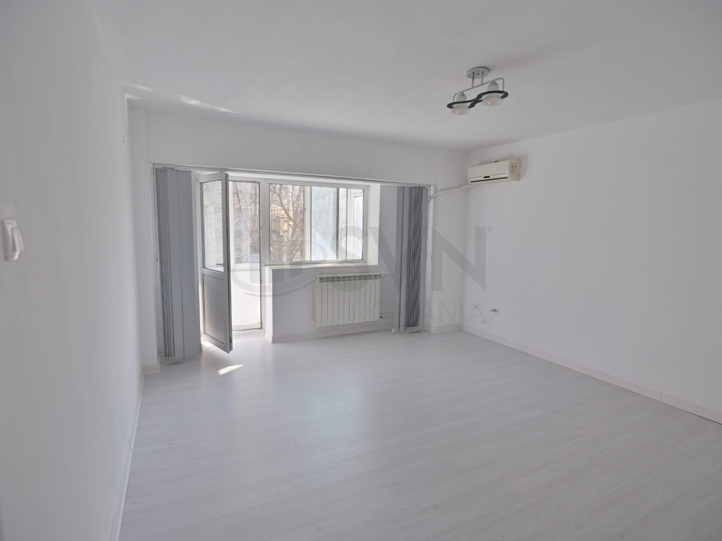 Apartament 2 camere cu 3 balcoane pe Bulevardul Decebal