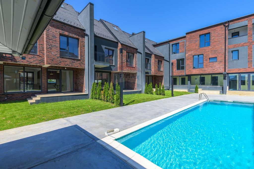 Vânzare Vilă cu 5 camere, curte si parcare de vânzare ...