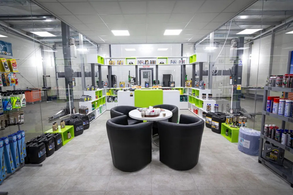 Spatiu Comercial Service auto 100 mp Bod