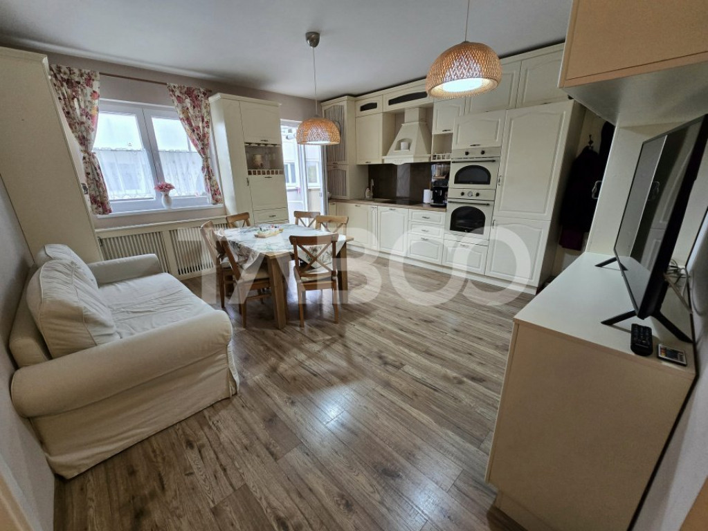 Apartament 3 camere de vanzare mobilat parcare balcon Tilisc