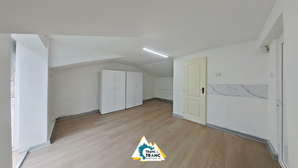 Clădire cu 4 camere, perfectă pentru cazarea muncitorilor – zona Făt-F