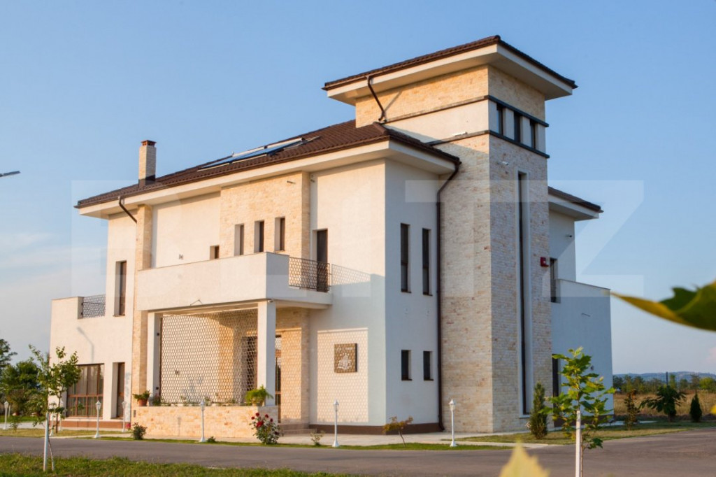 Pensiune premium, de închiriat, cu 6 camere, 420 mp, zona s