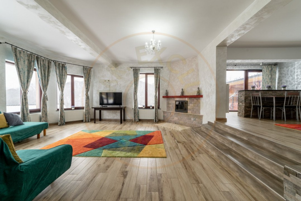 Casa spațioasă cu 6 camere și teren generos, lângă păd