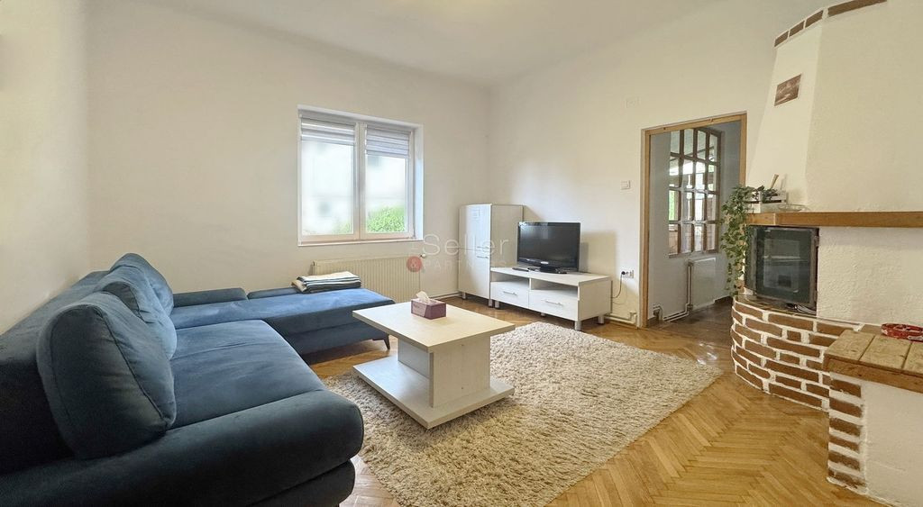 Apartament in casa cu acces la curte