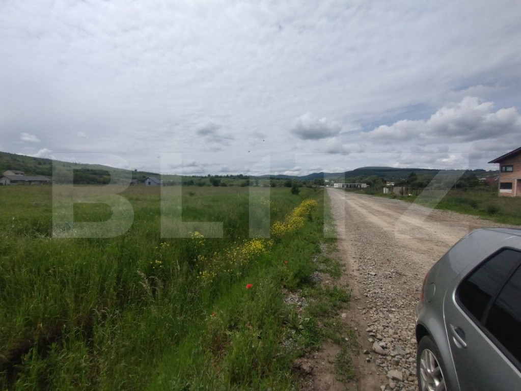 Teren intravilan, de vanzare, 22 ari, front 8 ml, zona Zavoa