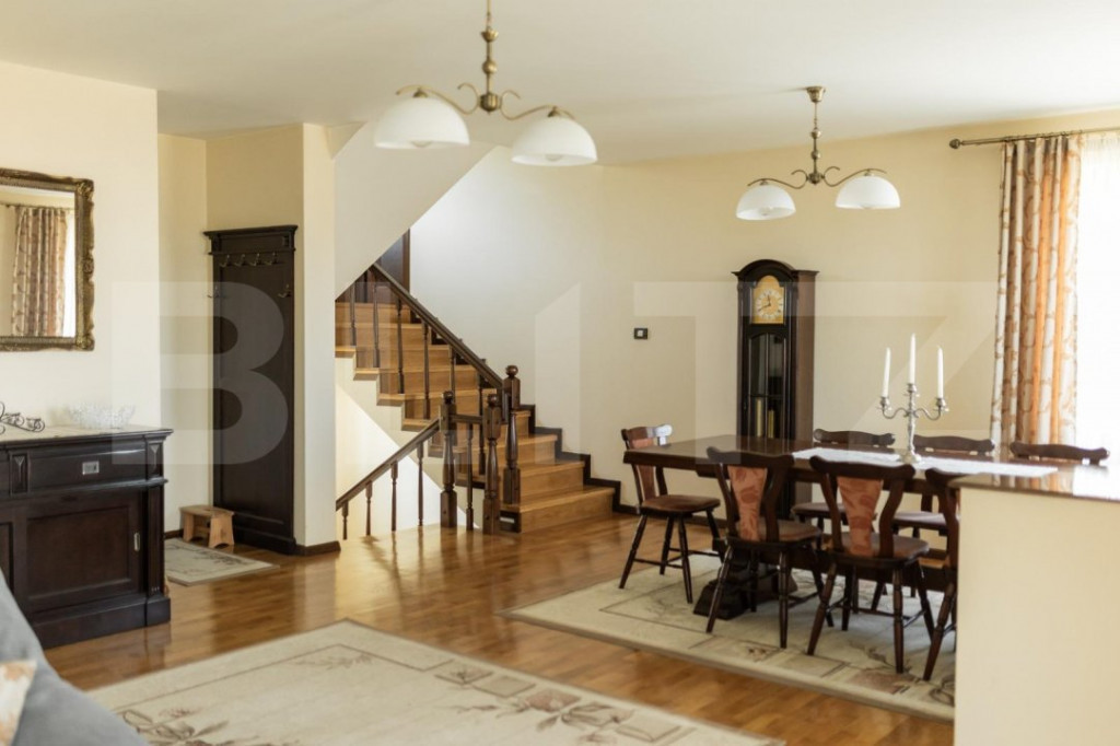 Casă de vanzare, cu 6 camere, 379 mp, zona Oarda de Sus