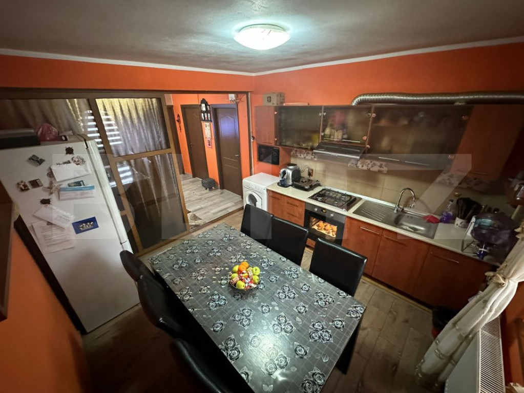 Apartament de vanzare, cu 2 camere, decomandat, 60 mp, zona