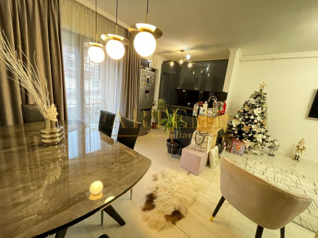 Apartament de 2 camere, 52 mp., zona Teilor