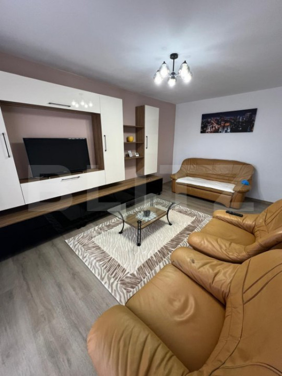 Apartament de vanzare, cu 2 camere, 59 mp, zona Strand
