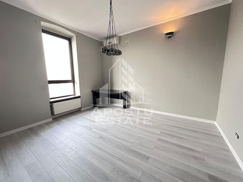 Apartament 3 camere proaspat renovat zona Centrala