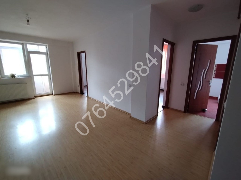 Vând apt. 3cam. Apusului,Str. Schiorilor,bl. 2011, 15min. metrou Pacii