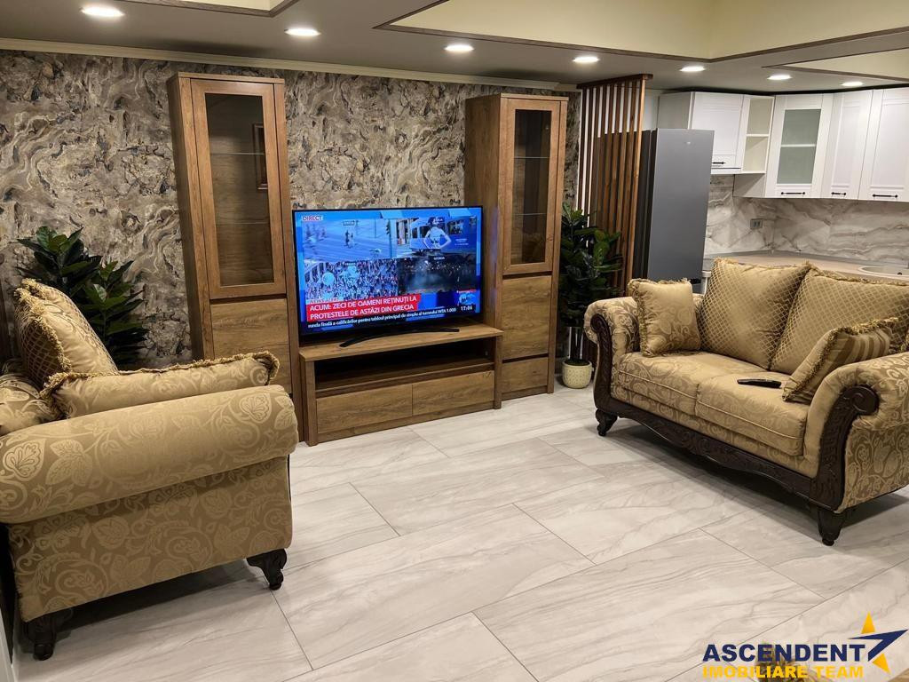 Proprietate in vila interbelica,mobilata, dotata,terasa,Ultr