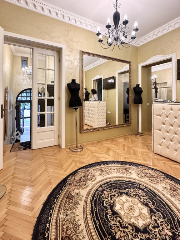 Spatiu de inchiriat in zona Piata Romana ideal Showroom/ Bi