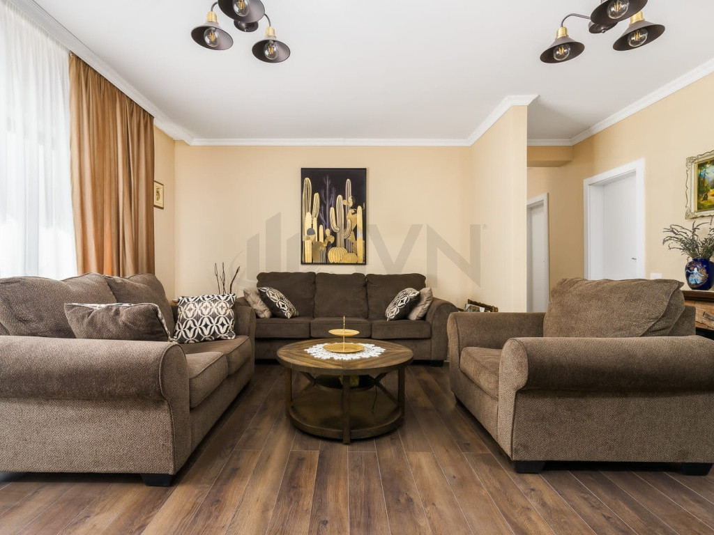 Apartament cu 4 camere I Curte proprie 150 mp