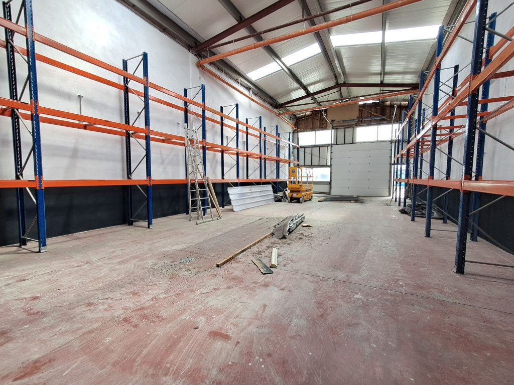 Hala 370 mp+birouri 50 mp Apahida periferic zona de centura