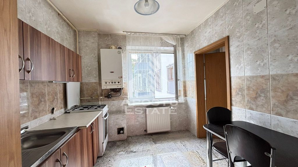 Apartament cu doua camere in zona Girocului, loc de parcare