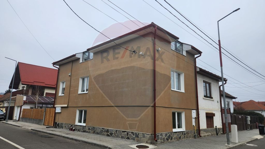 Casă / Vilă cu 4 camere de vânzare în zona Central