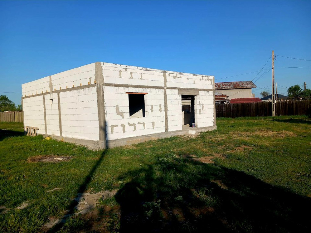 Casa 90mp , teren 391 mp zona Cosoveni