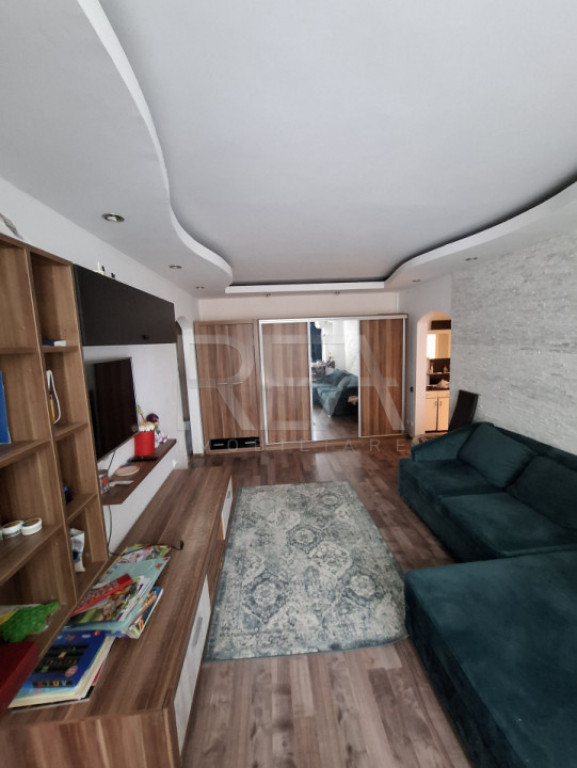 3 camere 1/4, anvelopat, 2 boxe 20mp, Str. Apusului.