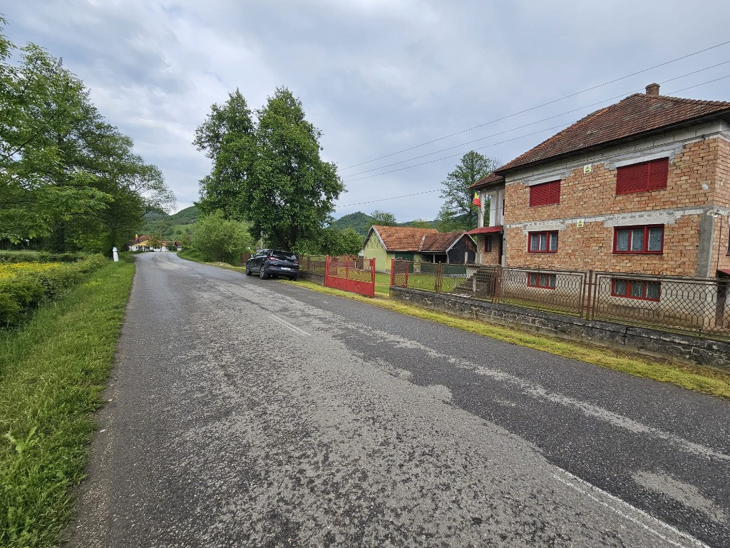 Casa,curte si gradina Hartagani