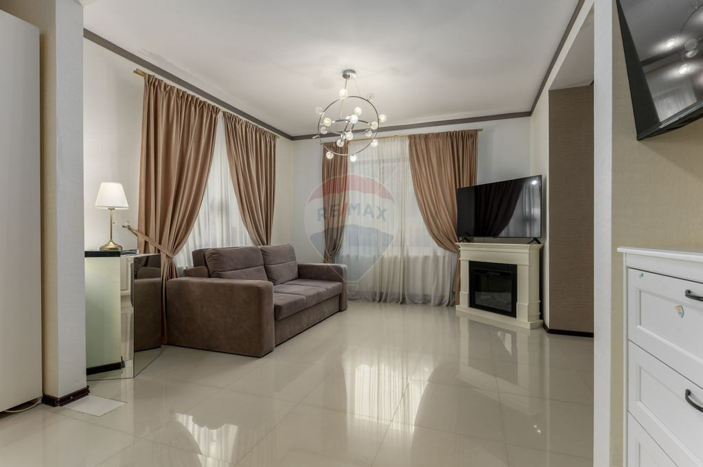 Casă / Vilă cu 5 camere de vânzare în zona Sud-Est