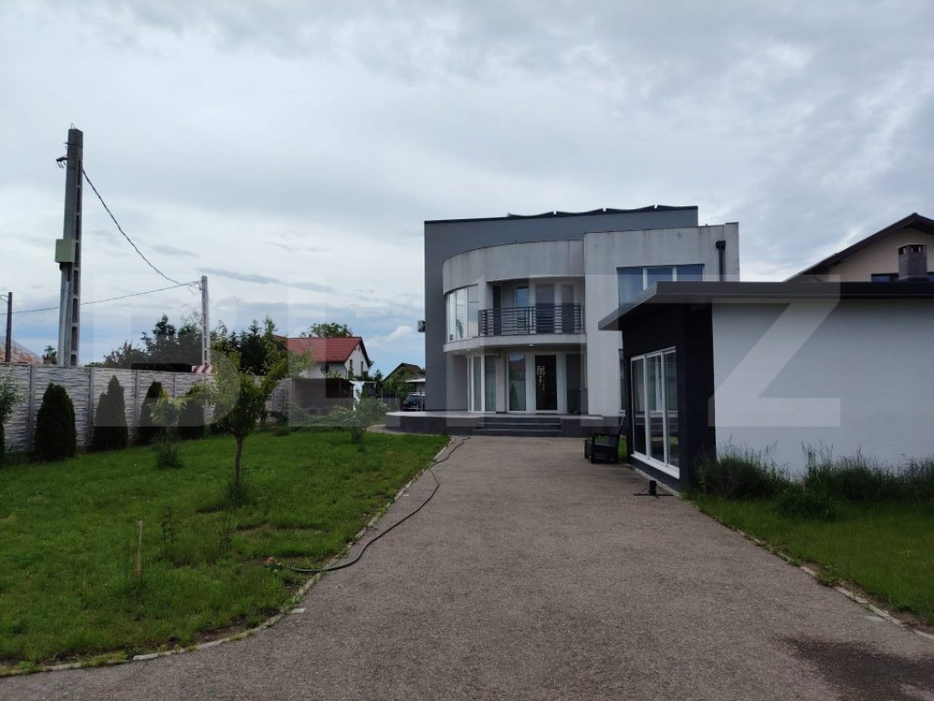 Casa de inchiriat, cu 7 camere, 390 mp, zona Sud