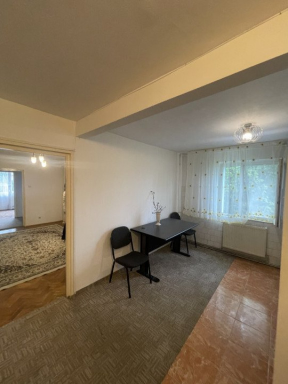 Apartament de vanzare, cu 2 camere, 50 mp, acces pod