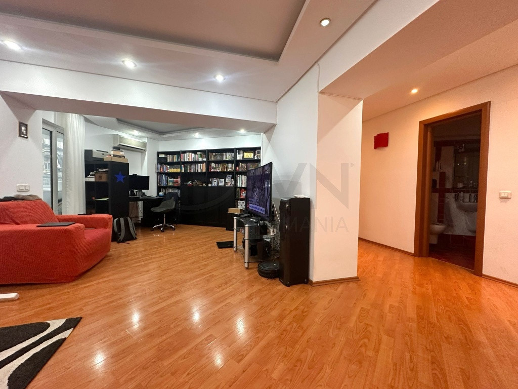 Apartament de 4 camere l Universitate