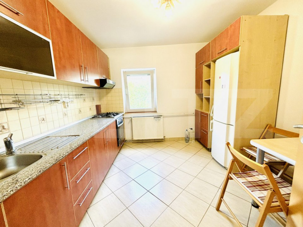 Apartament cu 3 camere, de vanzare, 70 mp utili, zona Aradul