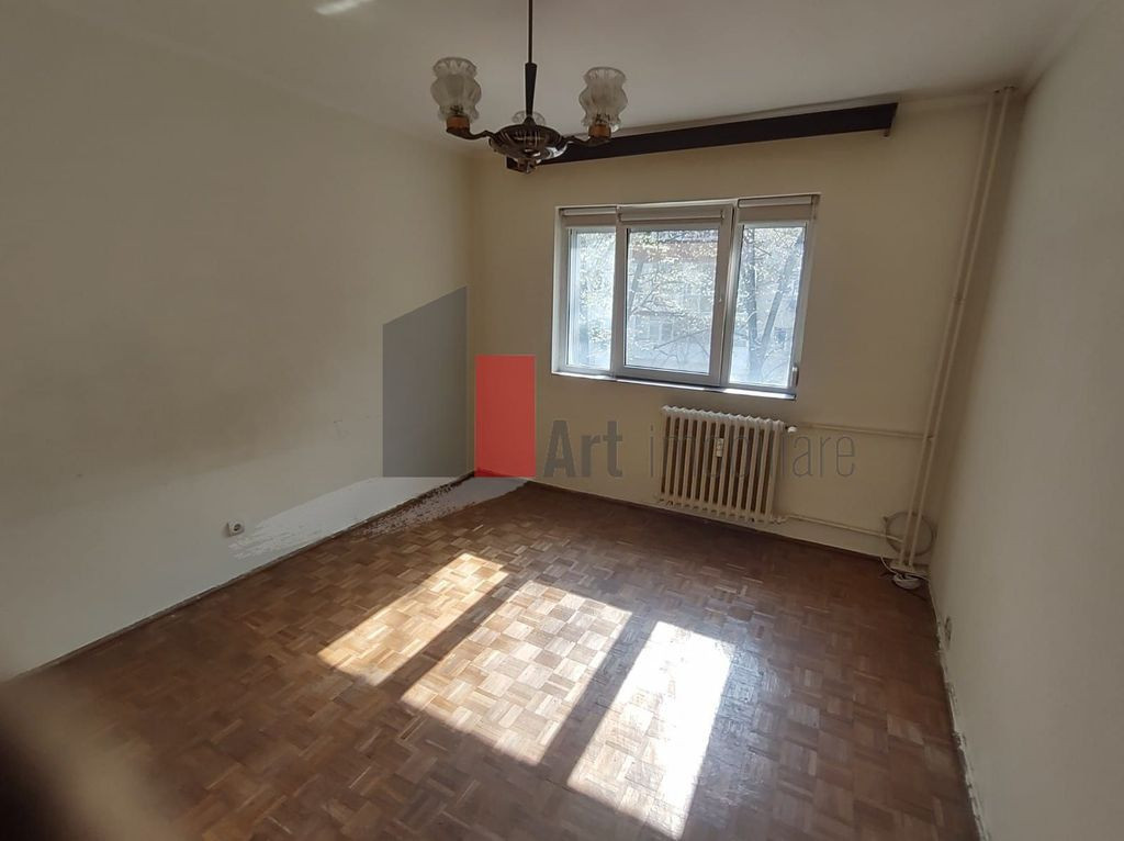 Vânzare apartament 4 camere semidecomandat Emil Racoviț...