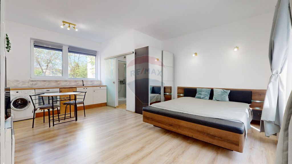 Garsonieră de închiriat, bloc tip vilă - TERMEN SCURT!