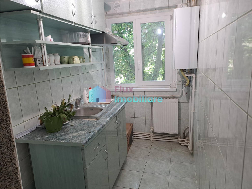 Apartament cu 3 camere semimobilat etaj 3 George Enescu