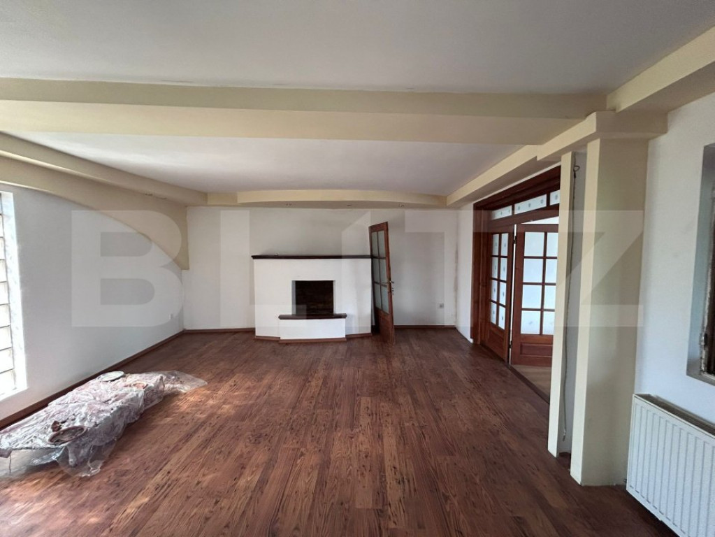 Casa de inchiriat, cu 6 camere, 200 mp, zona centrala