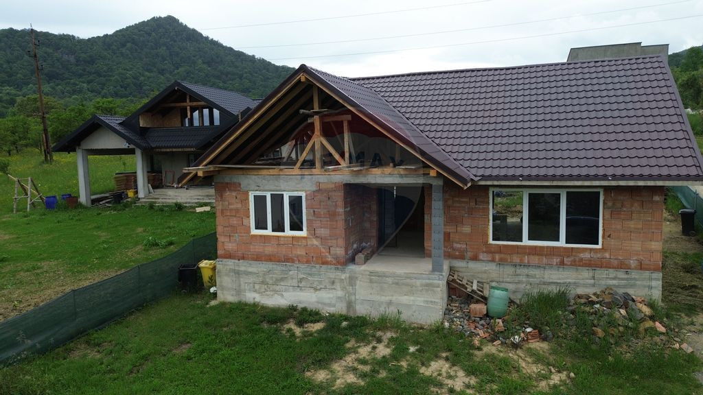 DE VANZARE -CASA la rosu-Baia Sprie
