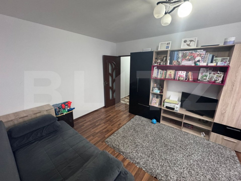 Apartament de vanzare, cu 2 camere, 39 mp, zona Micro 11