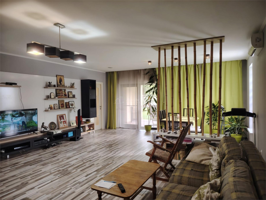 OCAZIE UNICA!!! Vila de lux, intr-o zona linistita, la 20 mi