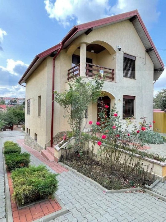 Casa premium, zona centrala, 224 mp utili si 800 mp teren