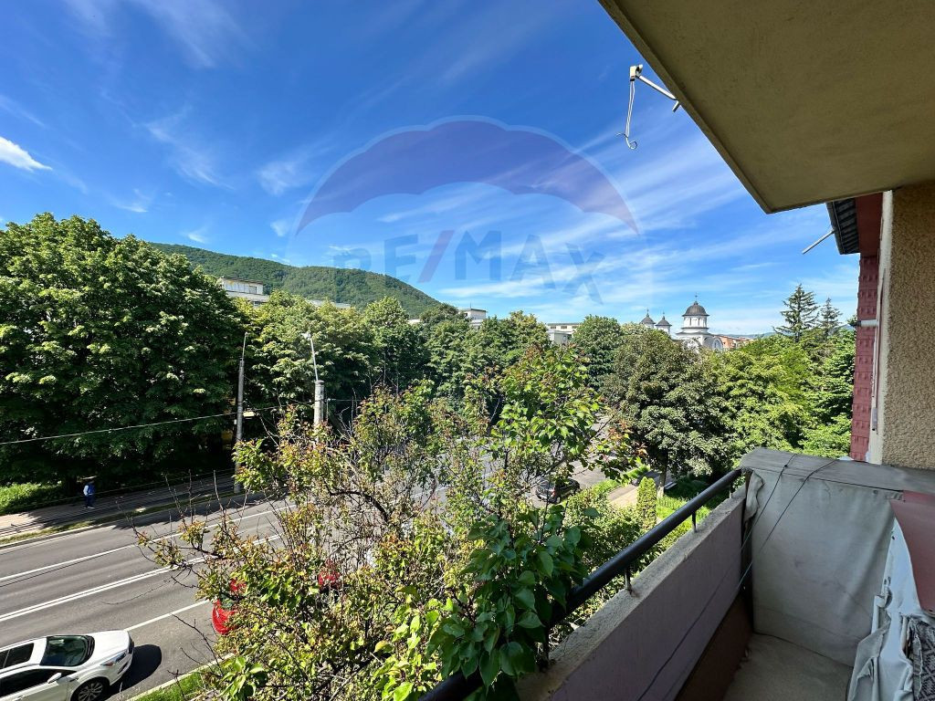 Apartament doua camere in zona Precista